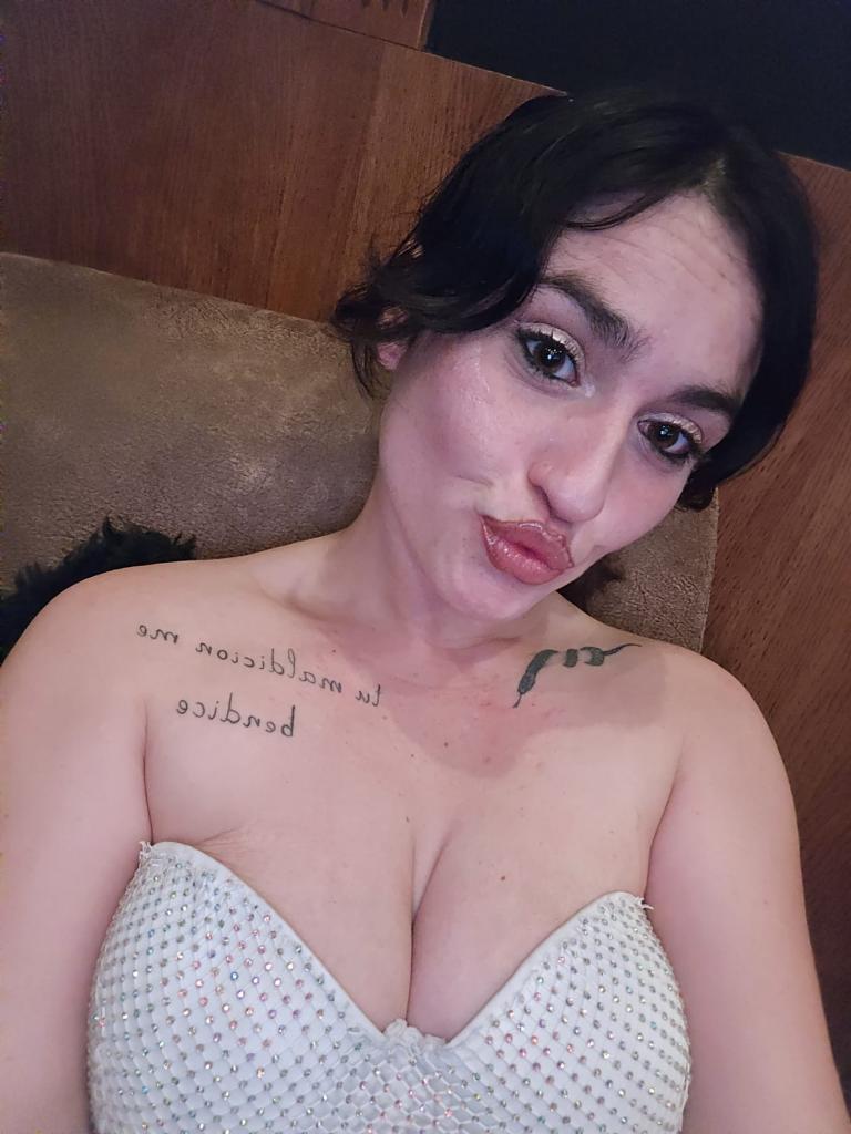 613417559: Chica busca chico en Mallorca