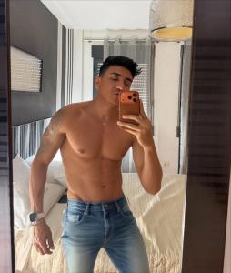 697897854: Chico busca chica en Murcia