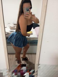 614952349: Chica busca chico en Barcelona