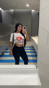 695711394: Chica busca chico en Sevilla