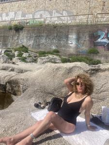 698195418: Chica busca chico en La Coruña