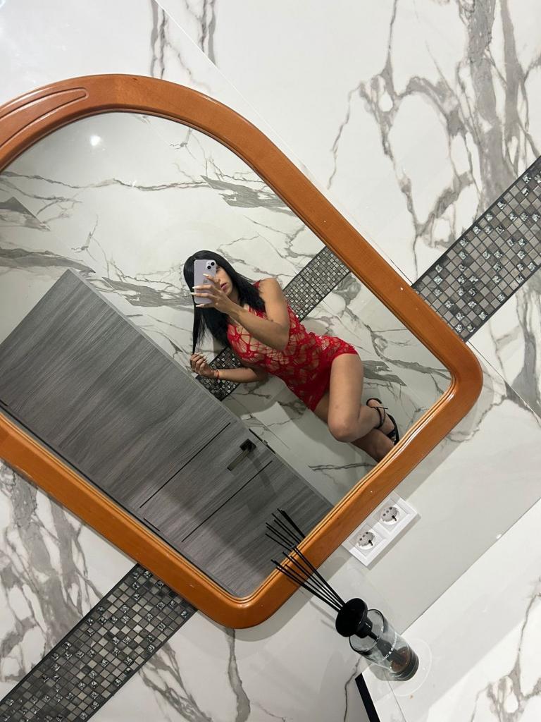 676037065: Chica busca chico en Mallorca