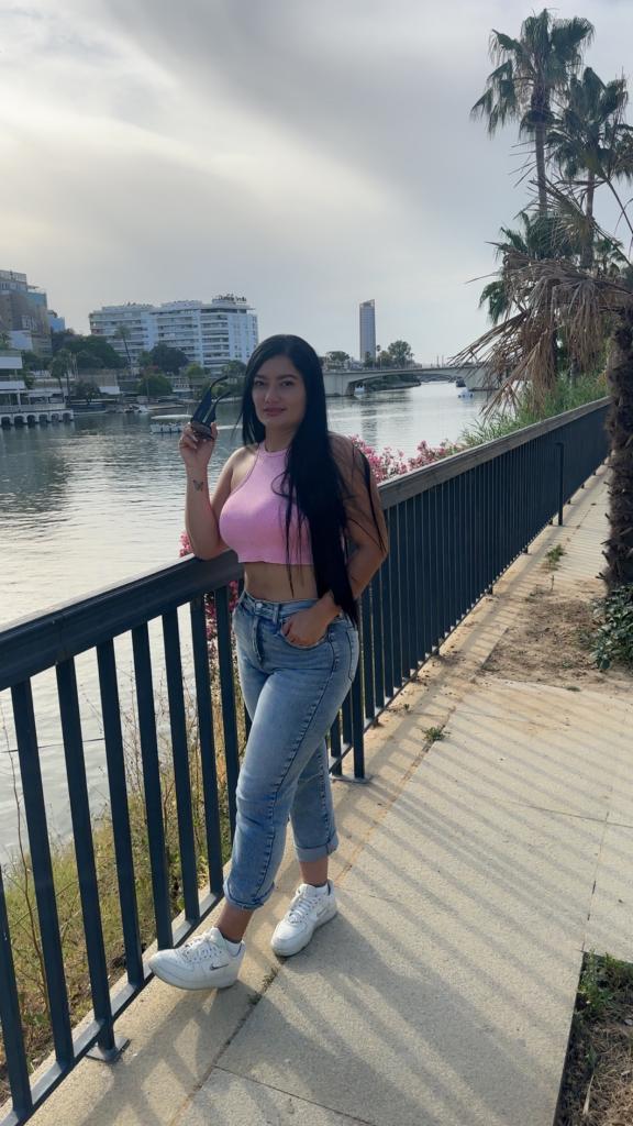 695711394: Chica busca chico en Sevilla