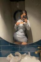 697368248: Chica busca chico en Barcelona