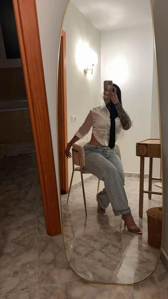 604395421: Chica busca chico en Málaga