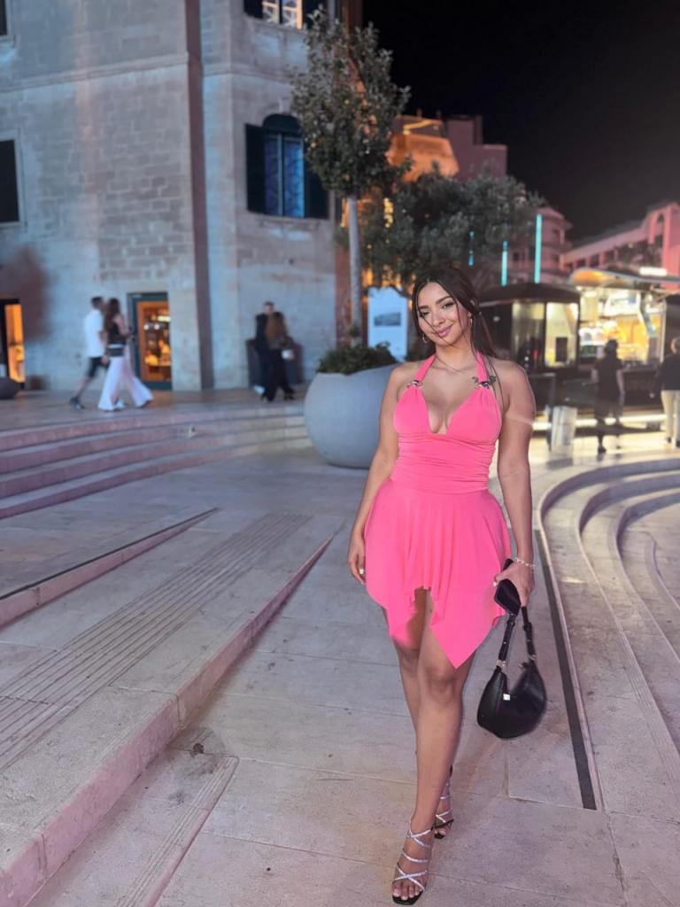661772675: Chica busca chico en Barcelona