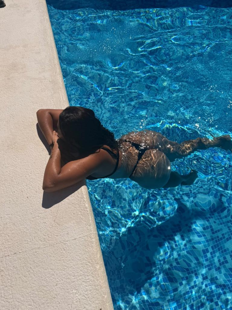 661772675: Chica busca chico en Barcelona