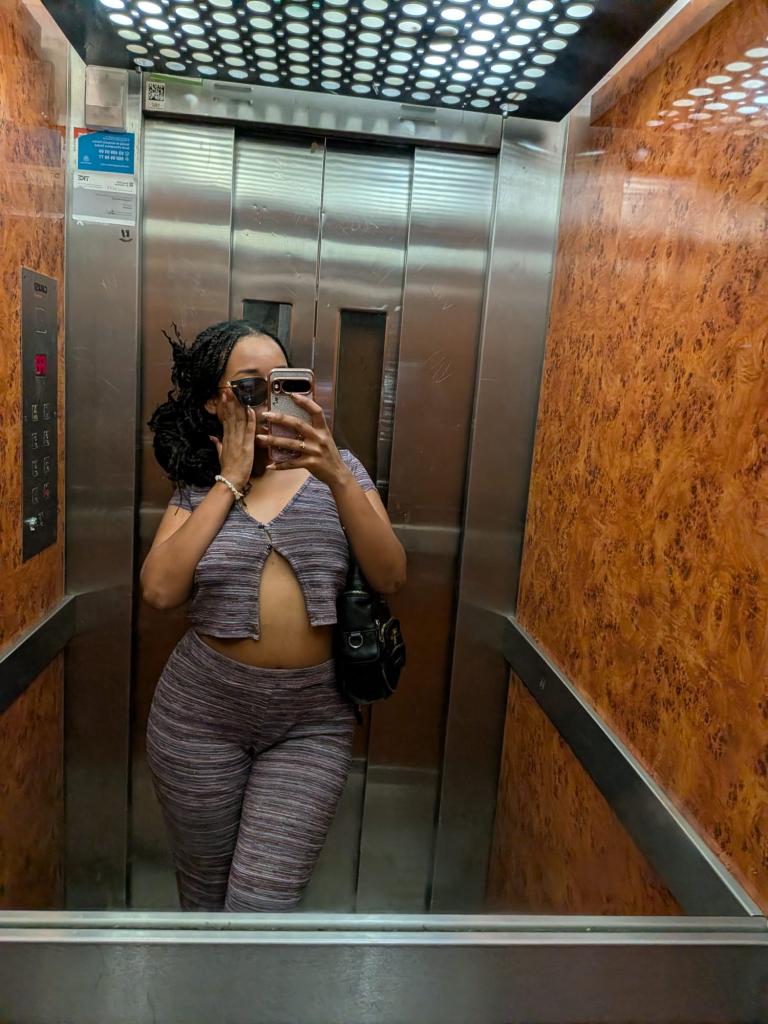 697729277: Chica busca chico en Almería