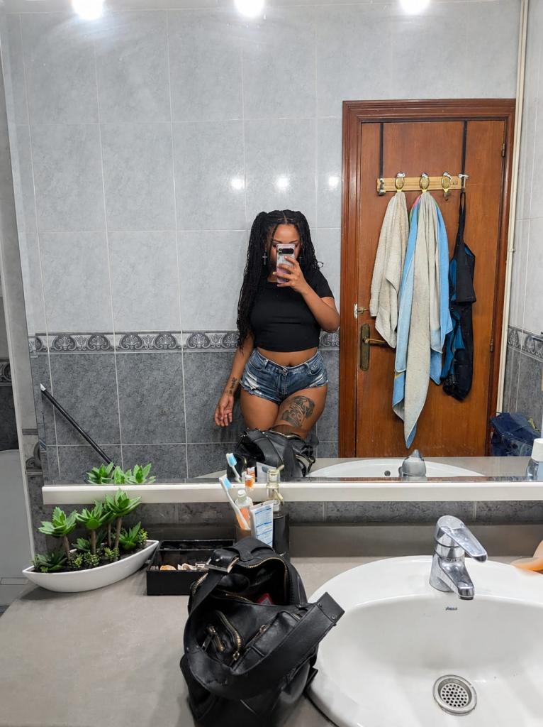 697729277: Chica busca chico en Almería