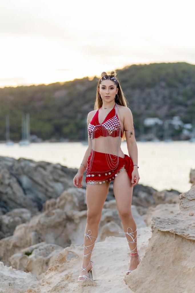 642144275: Chica busca chico en Ibiza