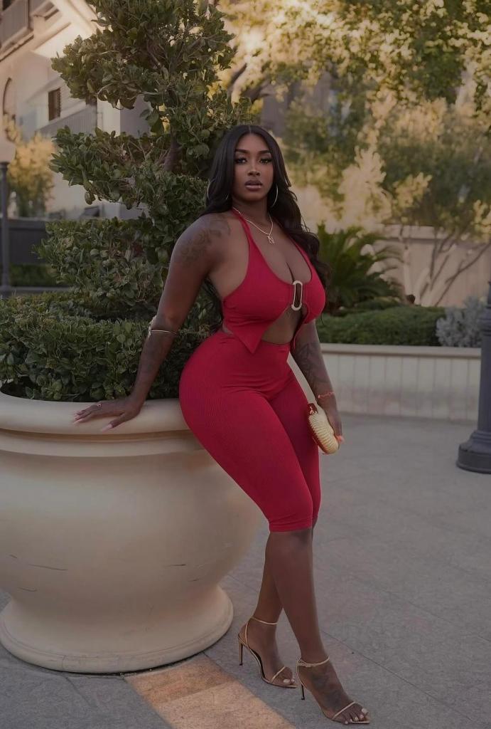 745035775: Chica busca chico en Sevilla