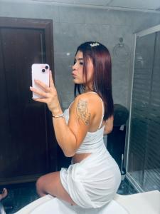 661082279: Chica busca chico en Sevilla