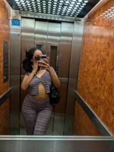 697729277: Chica busca chico en Almería