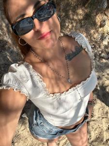 670429695: Chica busca chico en Sevilla