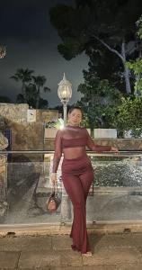 670429695: Chica busca chico en Sevilla