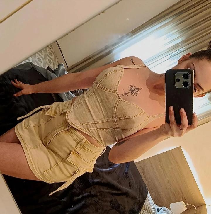 640605150: Chica busca chico en Sevilla