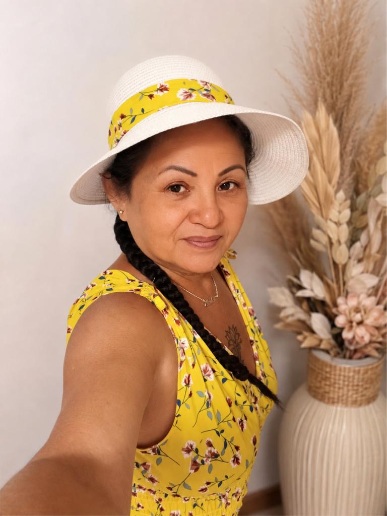 671346583: Chica busca chico en Sevilla