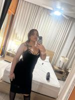 670429695: Chica busca chico en Sevilla
