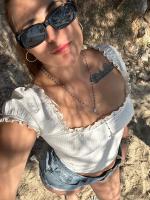 670429695: Chica busca chico en Sevilla