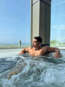 641047378: Chico busca chica en Málaga