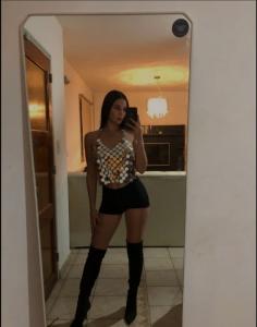 654479341: Chica busca chico en Barcelona