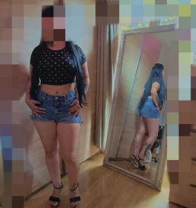 697683879: Chica busca chico en Gerona