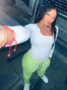 654427750: Chica busca chico en Madrid