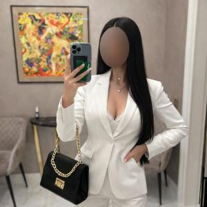 663418128: Chica busca chico en Gerona