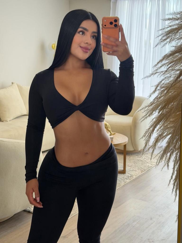 631225726: Chica busca chico en Barcelona