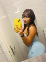 614881102: Chica busca chico en Sevilla