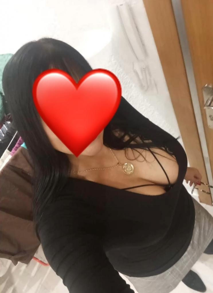 613207649: Chica busca chico en Navarra