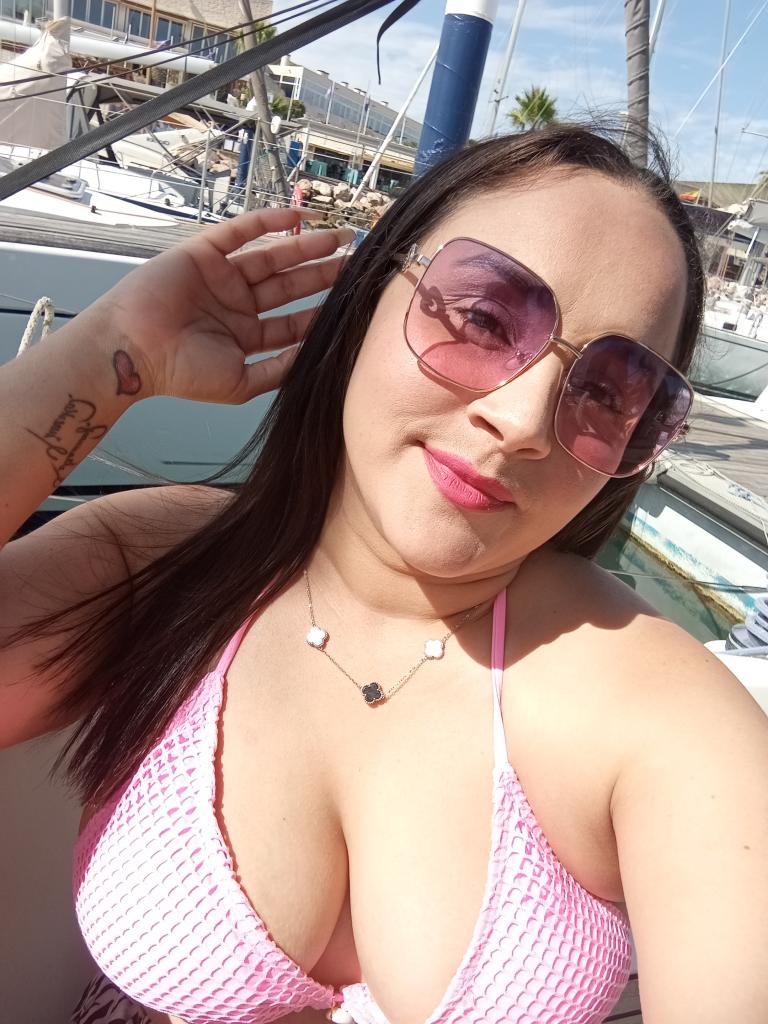 658359621: Chica busca chico en Cádiz