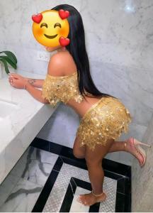 667578475: Chica busca chico en Barcelona