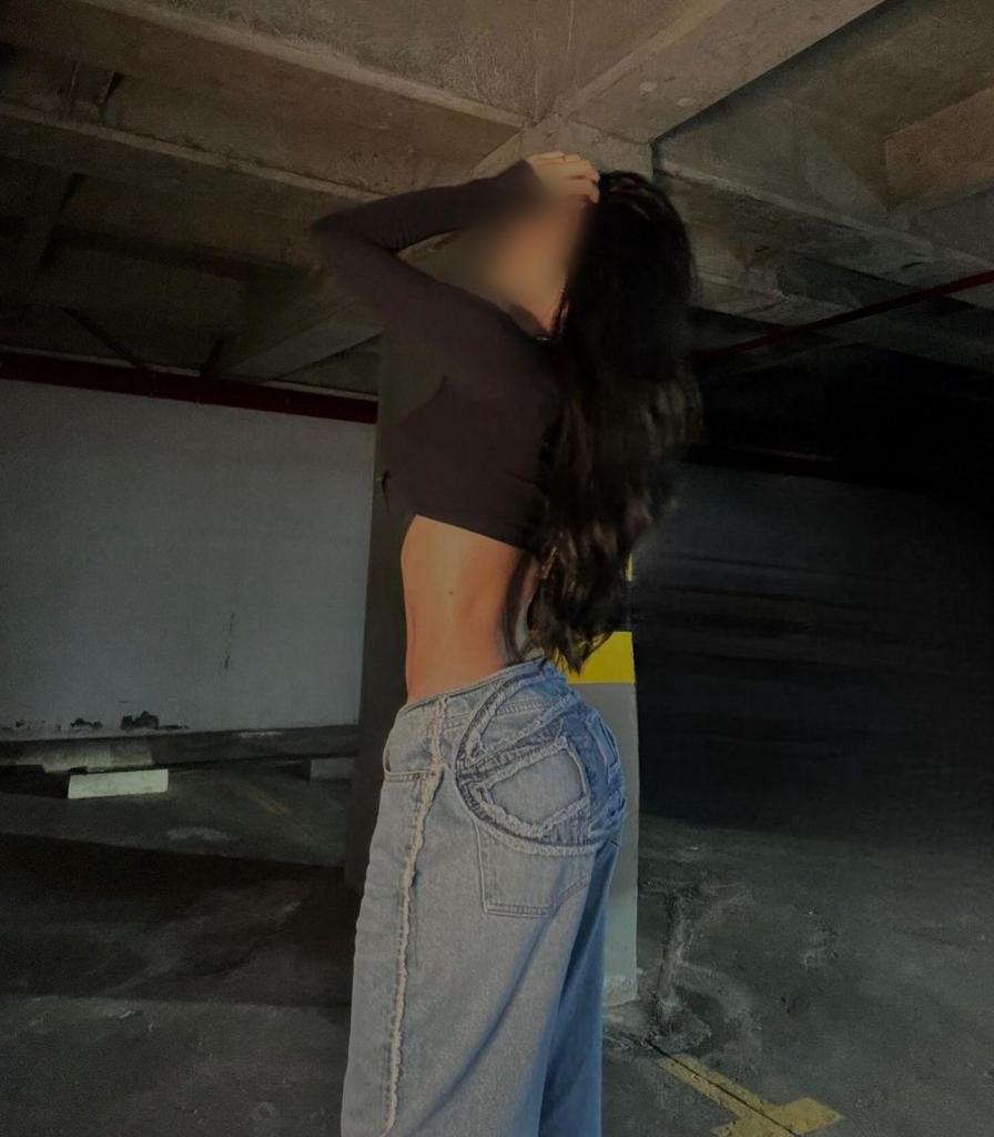 604110524: Chica busca chico en Granada