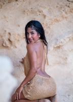 647694683: Chica busca chico en Ibiza