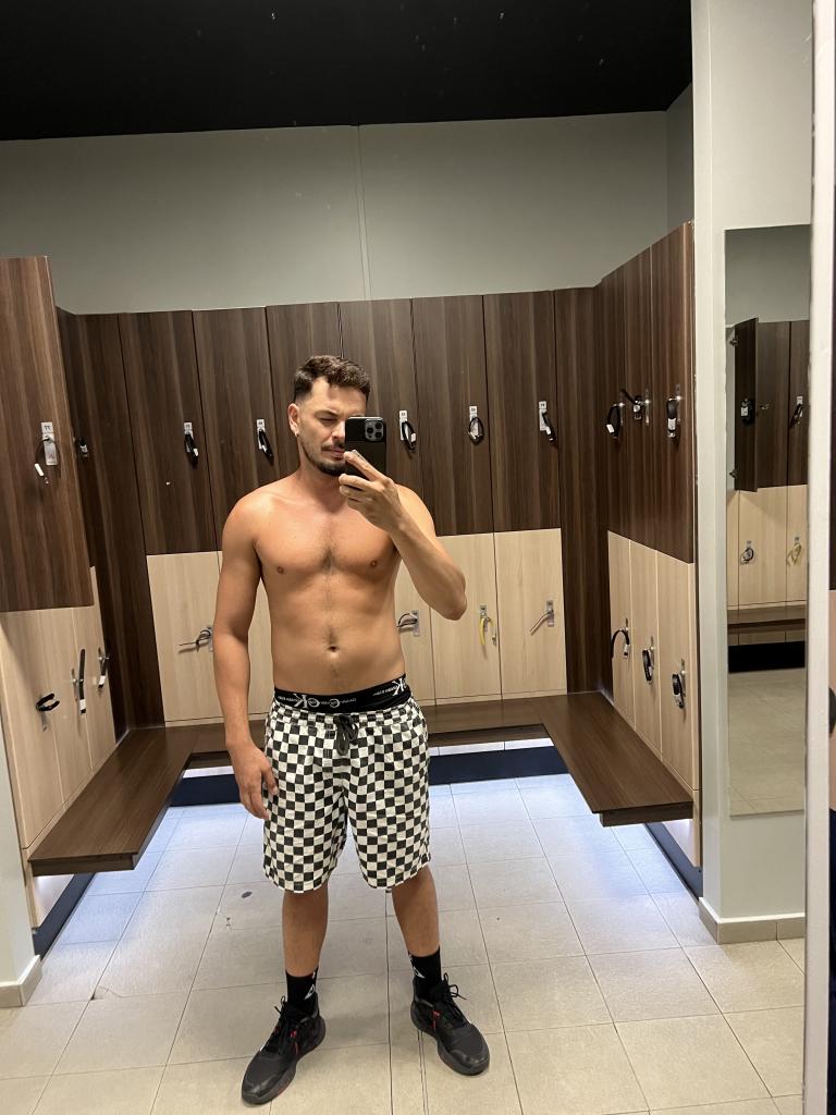 Chico busca chica en Cádiz: 