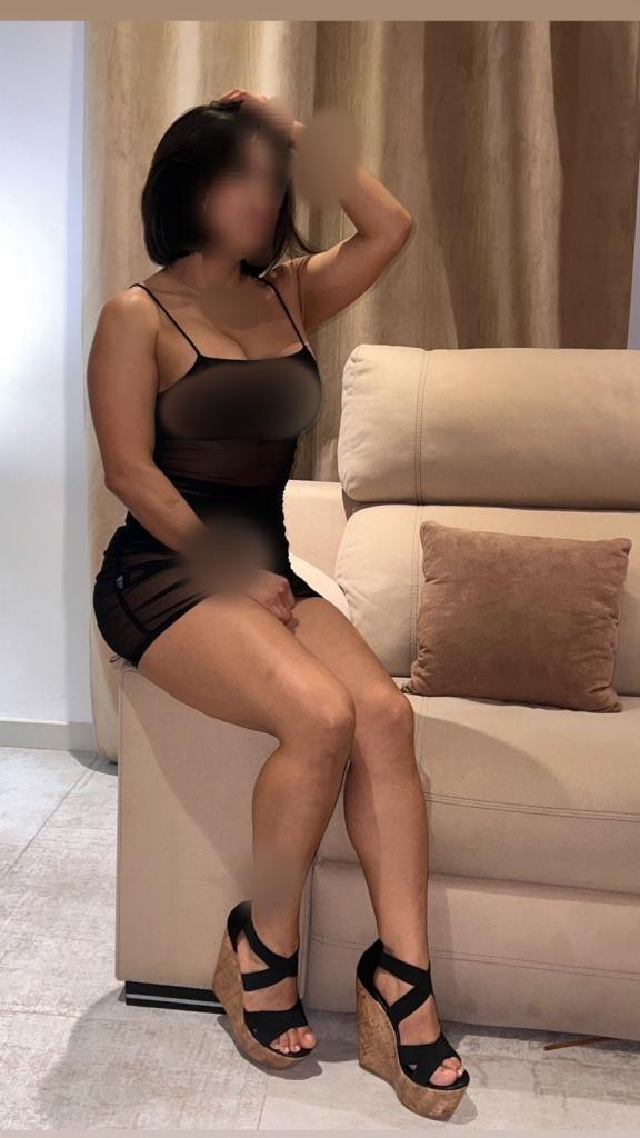 Chica busca chico en Alicante: Chica busca chico