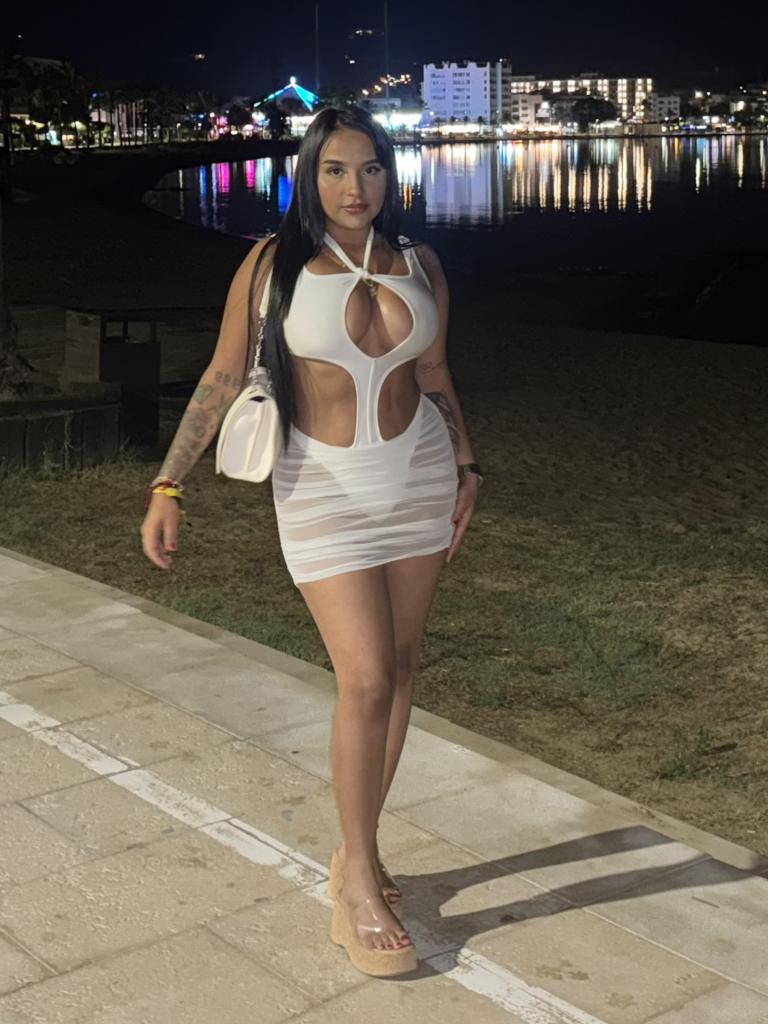 611335563: Chica busca chico en Barcelona