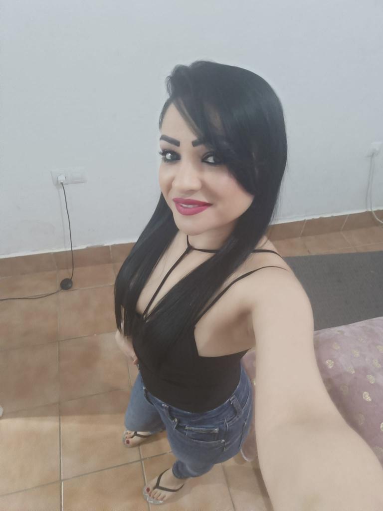 Chica busca chico en Sevilla: Chica busca chico
