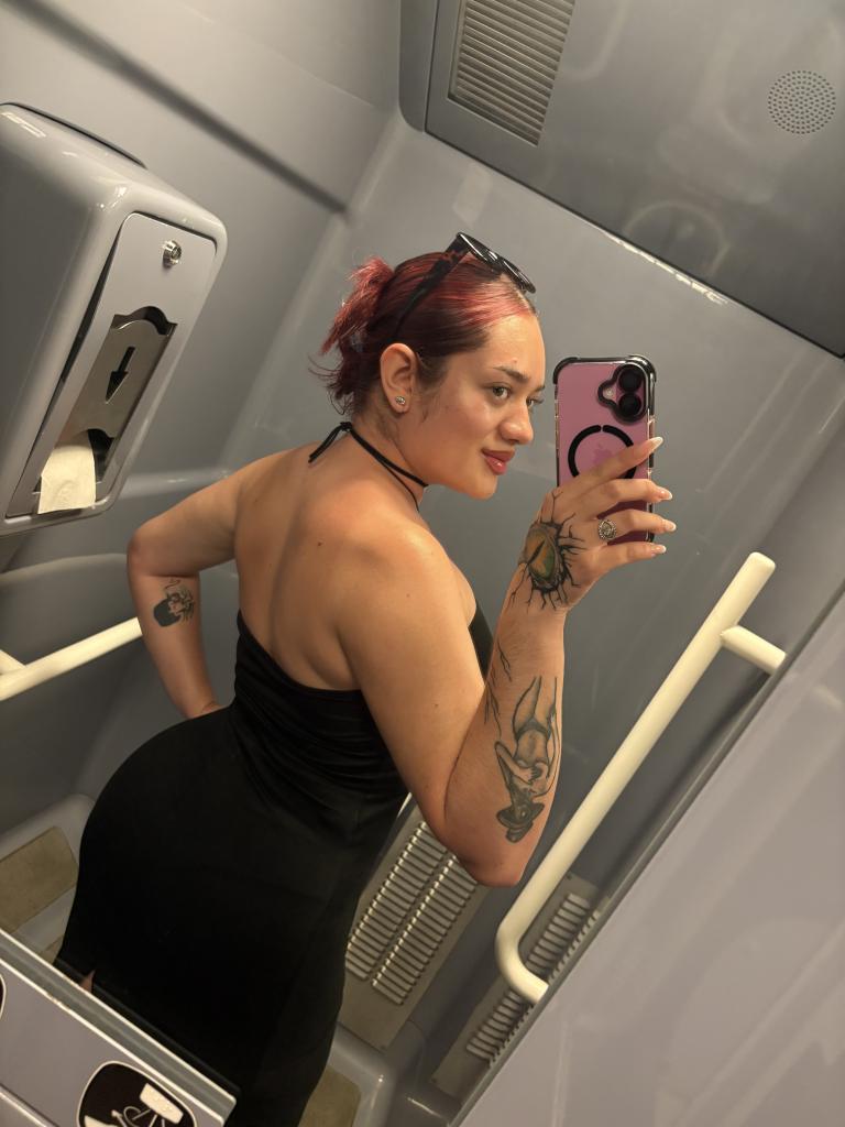 635403247: Chica busca chico en Sevilla