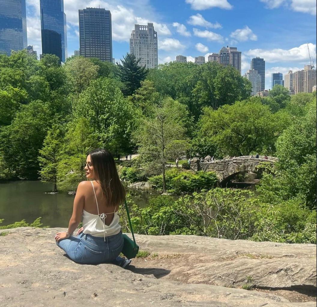 663895038: Chica busca chico en Barcelona