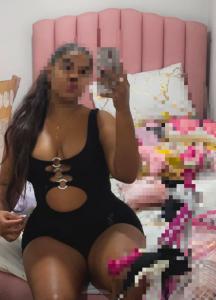 631348188: Chica busca chico en Barcelona