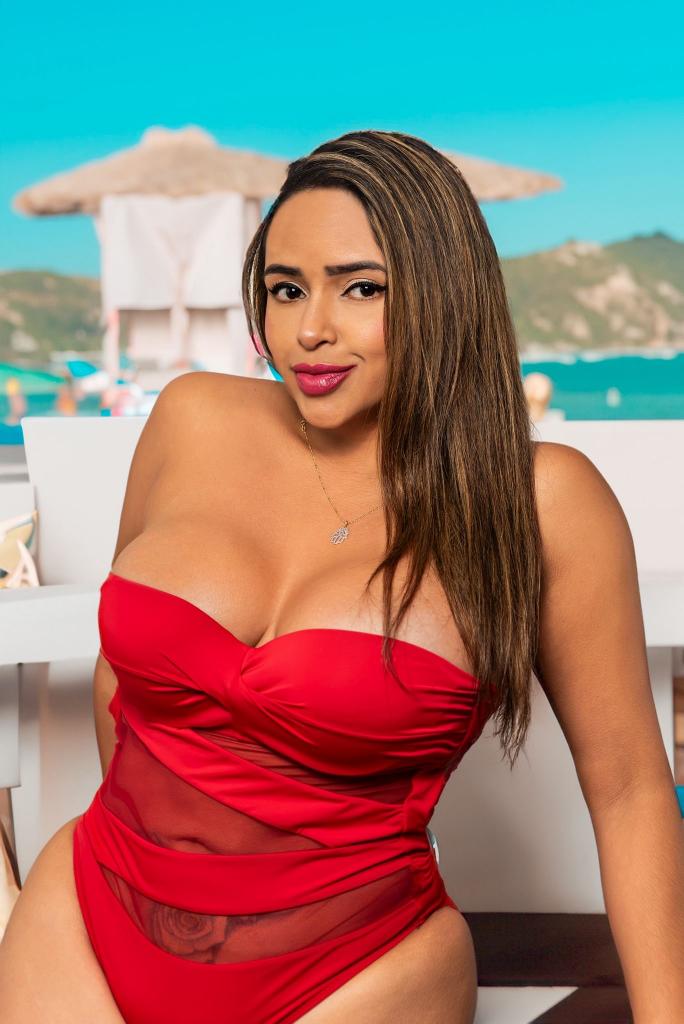 Chica busca chico en Alicante: Chica busca chico