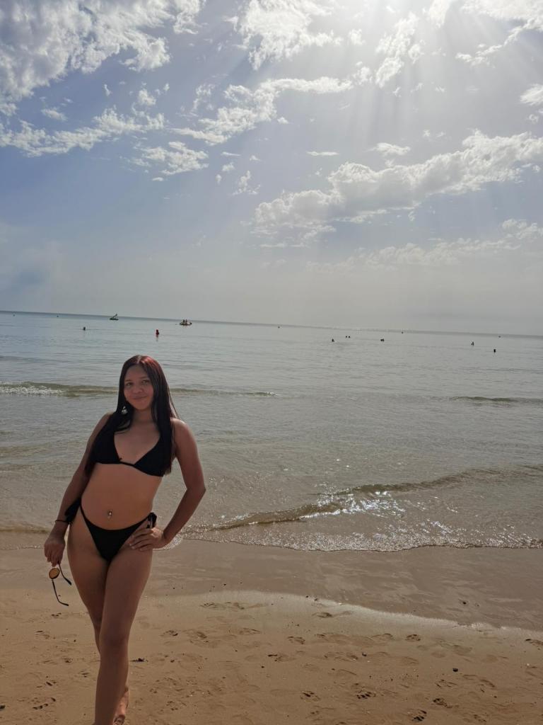Chica busca chico en Alicante: Chica busca chico