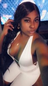 612213286: Chica busca chico en Barcelona