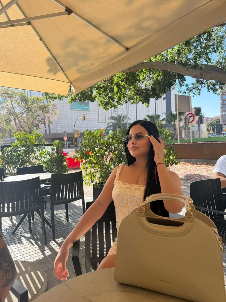 Chica busca chico en Málaga: Chica busca chico