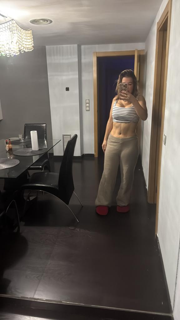 602411603: Chica busca chico en Gerona