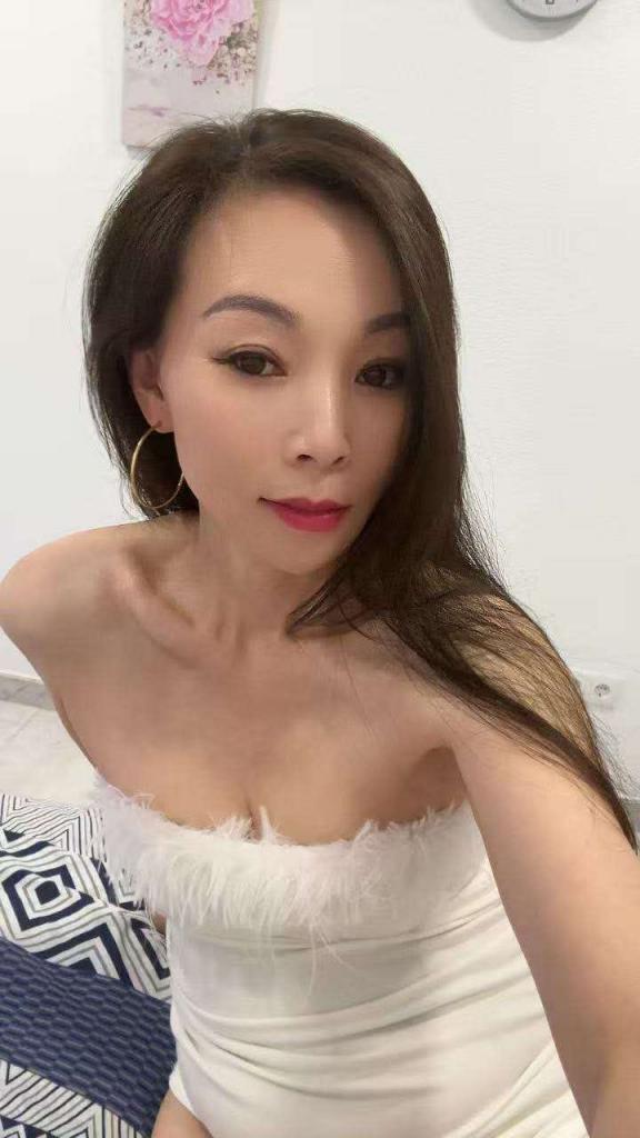 677923311: Chica busca chico en Madrid