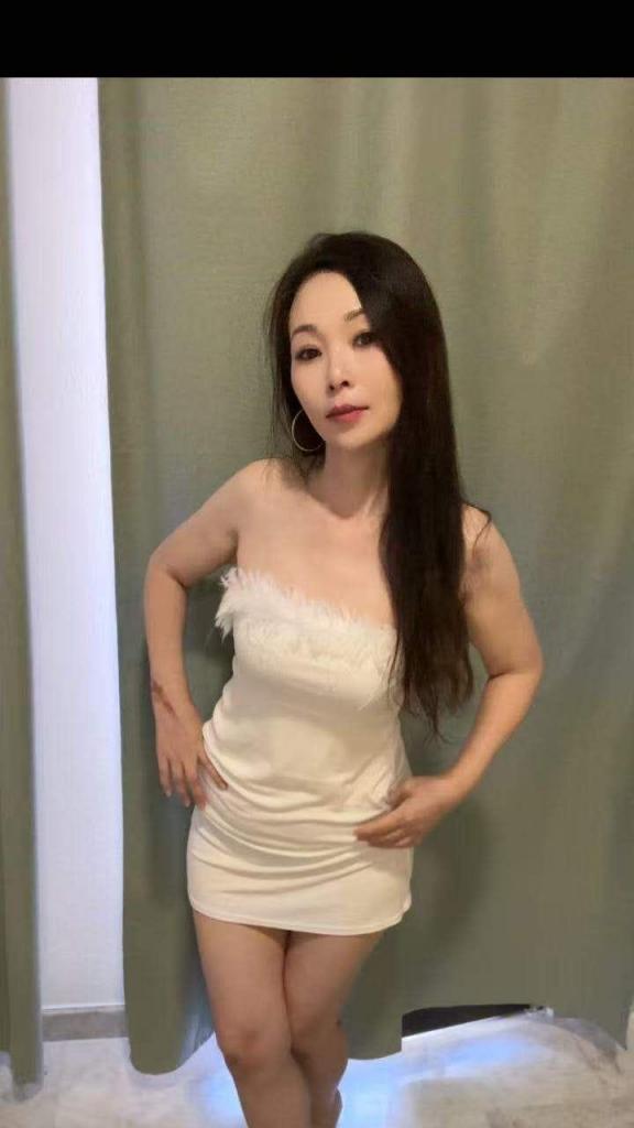 677923311: Chica busca chico en Madrid