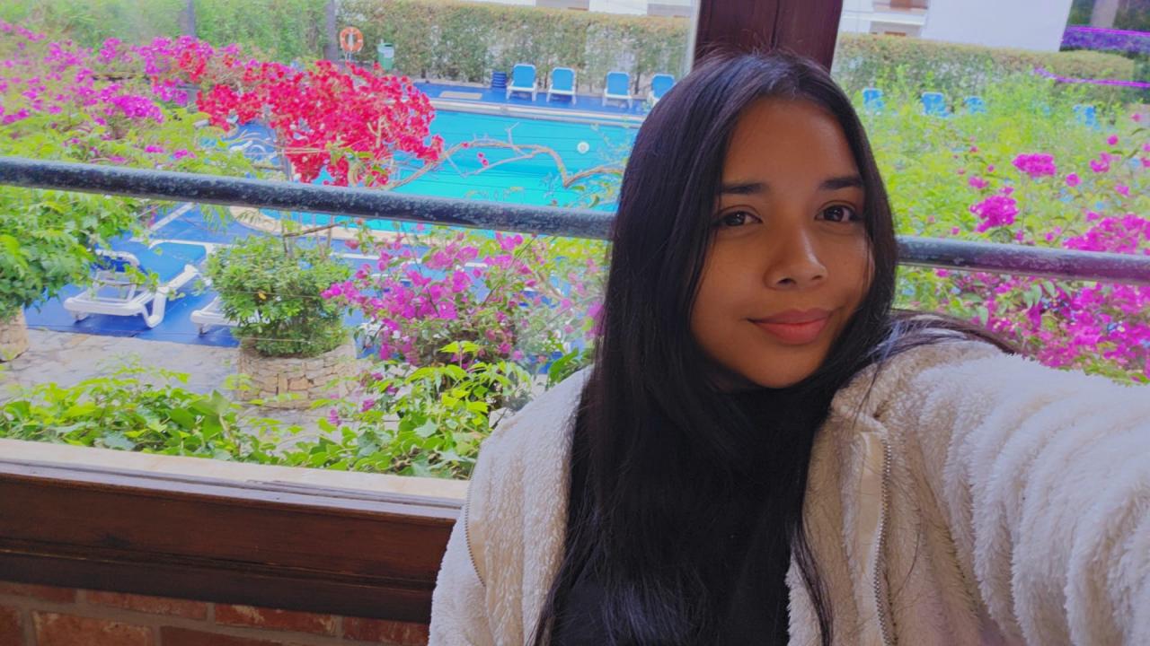 604390313: Chica busca chico en Valencia